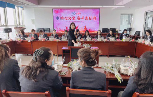 市國資公司舉辦慶“三八”婦女節藝術插花活動